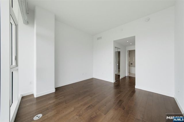 800 Ave At Port Imperial 1004, Weehawken, NJ 07086