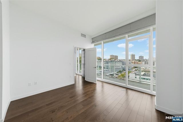 800 Ave At Port Imperial 1004, Weehawken, NJ 07086