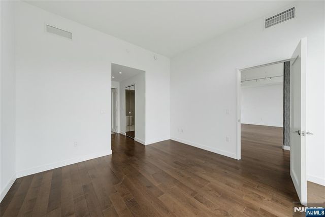 800 Ave At Port Imperial 1004, Weehawken, NJ 07086