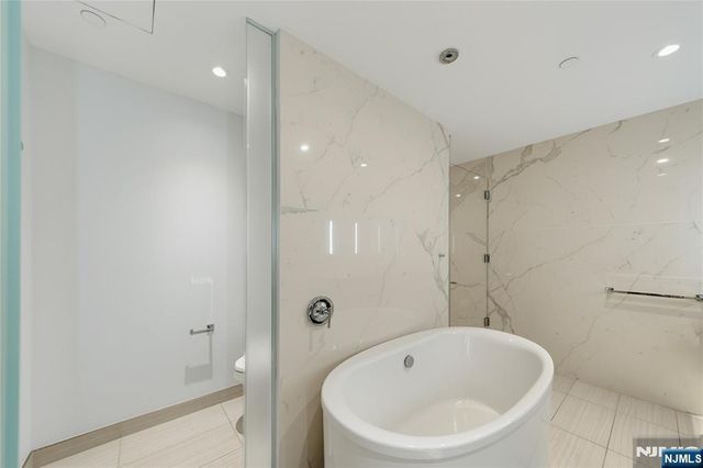800 Ave At Port Imperial 1004, Weehawken, NJ 07086