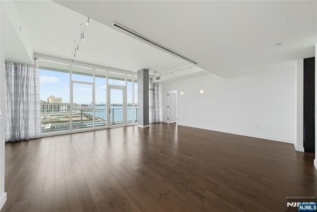 800 Ave At Port Imperial 1004, Weehawken, NJ 07086
