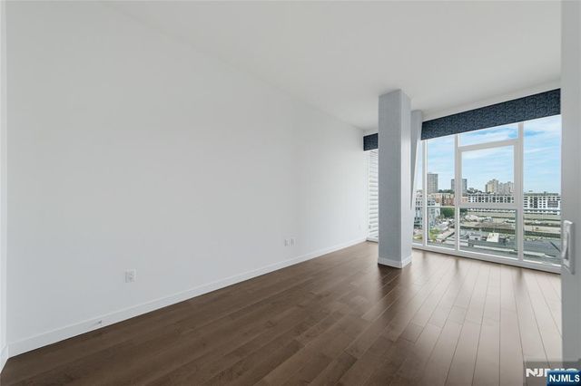 800 Ave At Port Imperial 1004, Weehawken, NJ 07086