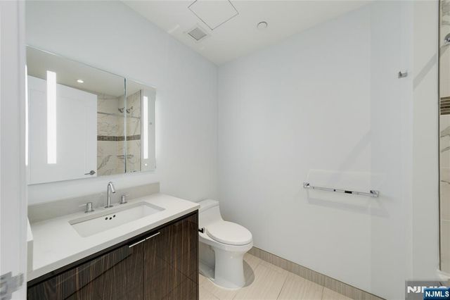 800 Ave At Port Imperial 1004, Weehawken, NJ 07086