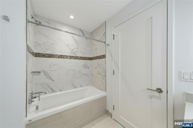 800 Ave At Port Imperial 1004, Weehawken, NJ 07086