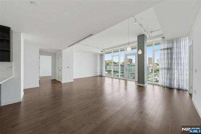 800 Ave At Port Imperial 1004, Weehawken, NJ 07086
