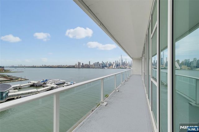 800 Ave At Port Imperial 1004, Weehawken, NJ 07086