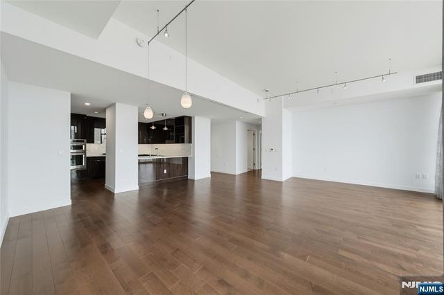 800 Ave At Port Imperial 1004, Weehawken, NJ 07086