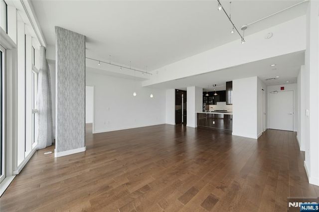 800 Ave At Port Imperial 1004, Weehawken, NJ 07086