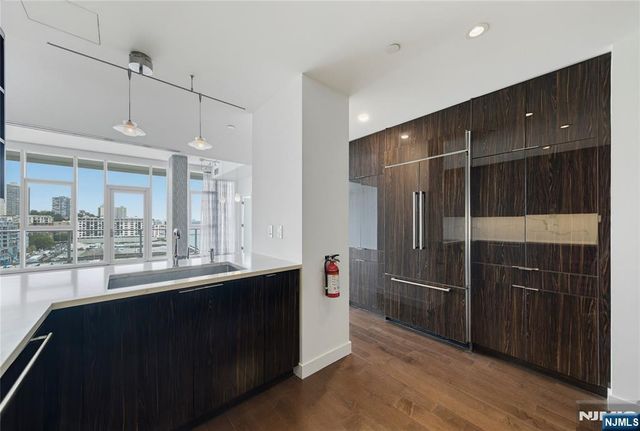 800 Ave At Port Imperial 1004, Weehawken, NJ 07086