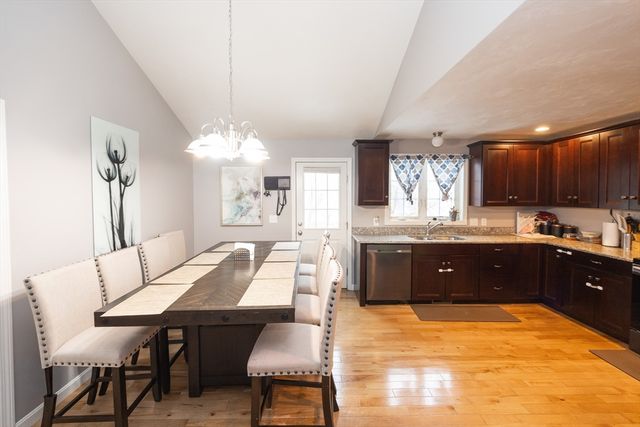 1 Lake Whittemore Dr, Spencer, MA 01562