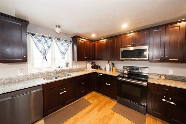 1 Lake Whittemore Dr, Spencer, MA 01562