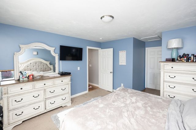 1 Lake Whittemore Dr, Spencer, MA 01562