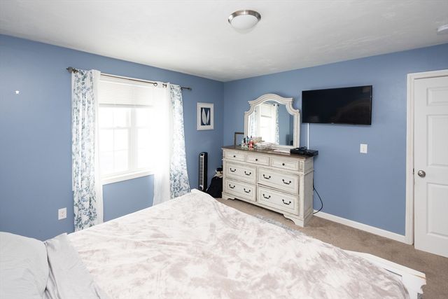 1 Lake Whittemore Dr, Spencer, MA 01562