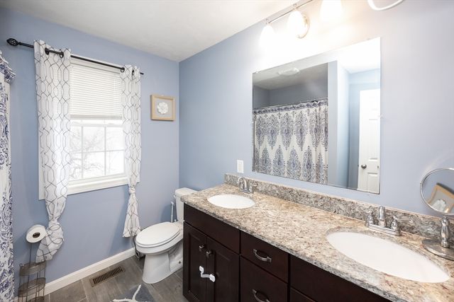 1 Lake Whittemore Dr, Spencer, MA 01562