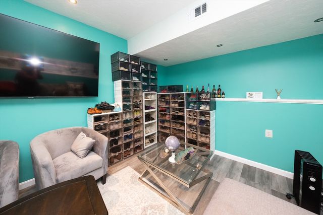 1 Lake Whittemore Dr, Spencer, MA 01562