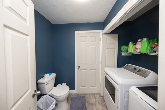 1 Lake Whittemore Dr, Spencer, MA 01562