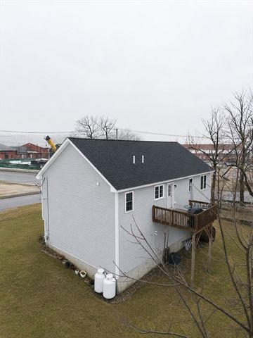 1 Lake Whittemore Dr, Spencer, MA 01562