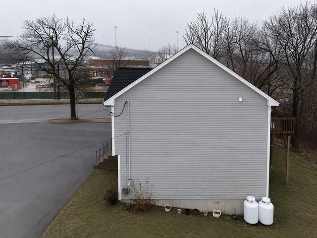 1 Lake Whittemore Dr, Spencer, MA 01562