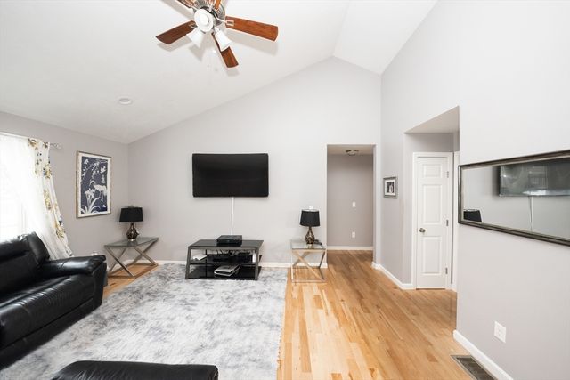 1 Lake Whittemore Dr, Spencer, MA 01562