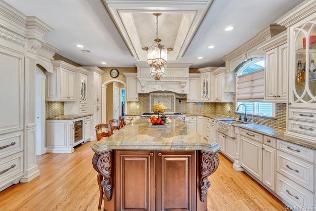 25 Yellow Top Lane, Smithtown, NY 11787