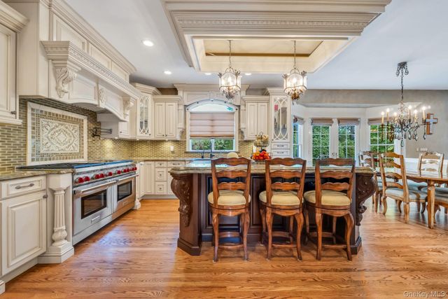 25 Yellow Top Lane, Smithtown, NY 11787