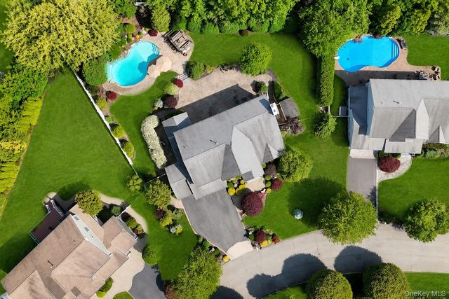25 Yellow Top Lane, Smithtown, NY 11787