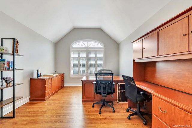 25 Yellow Top Lane, Smithtown, NY 11787