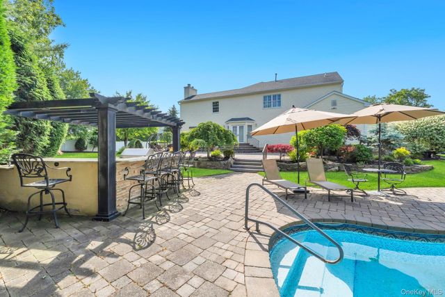 25 Yellow Top Lane, Smithtown, NY 11787