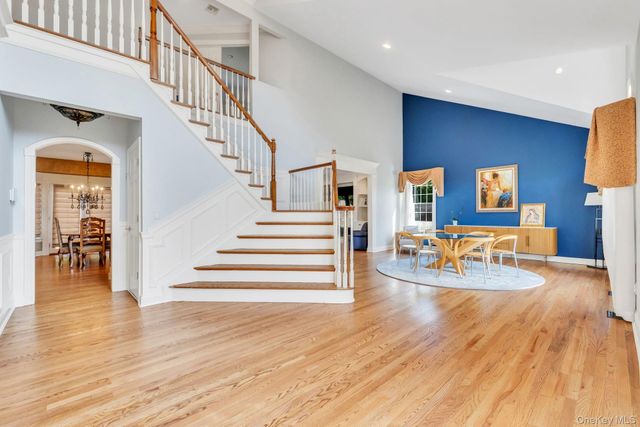 25 Yellow Top Lane, Smithtown, NY 11787