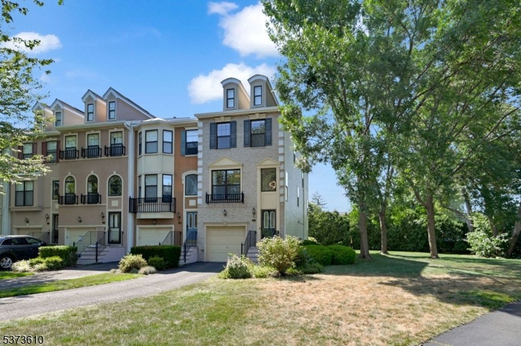 Image 1 of property listing at 485 Hartford Dr, Nutley Twp., NJ 07110