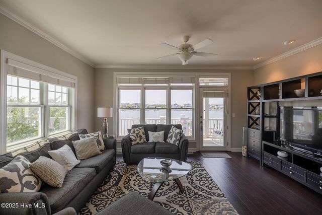 10 W Columbia Street W A, Wrightsville Beach, NC 28480