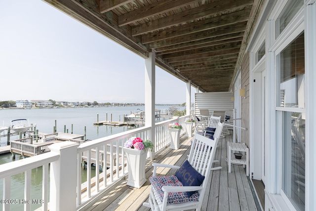 10 W Columbia Street W A, Wrightsville Beach, NC 28480