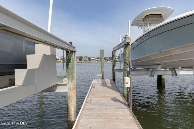 10 W Columbia Street W A, Wrightsville Beach, NC 28480