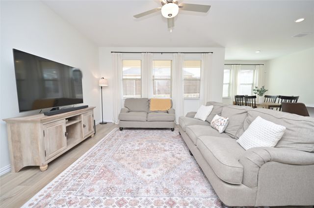 1212 Almond Road, Azle, TX 76020