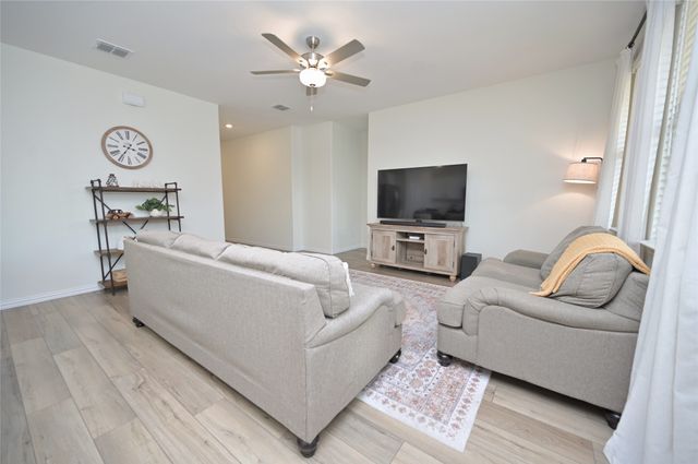 1212 Almond Road, Azle, TX 76020