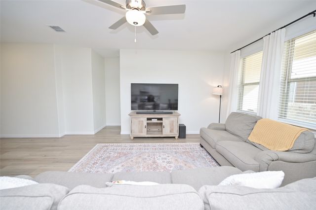 1212 Almond Road, Azle, TX 76020