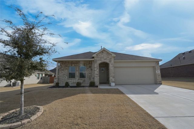 1212 Almond Road, Azle, TX 76020