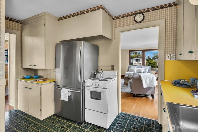 9035 11th Avenue NW, Seattle, WA 98117