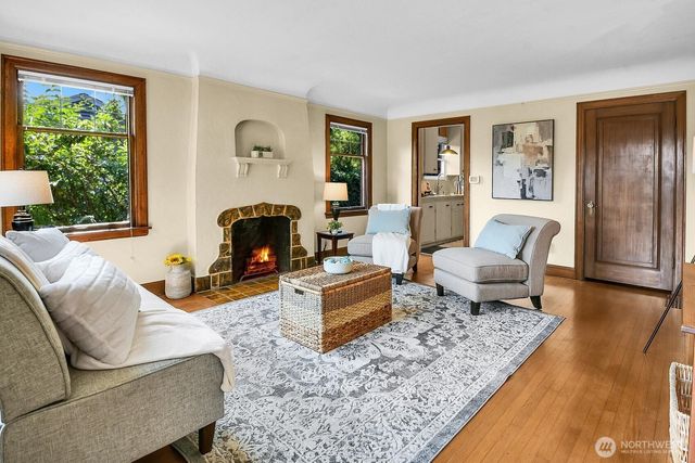 9035 11th Avenue NW, Seattle, WA 98117
