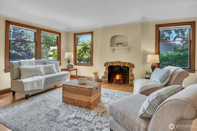 9035 11th Avenue NW, Seattle, WA 98117
