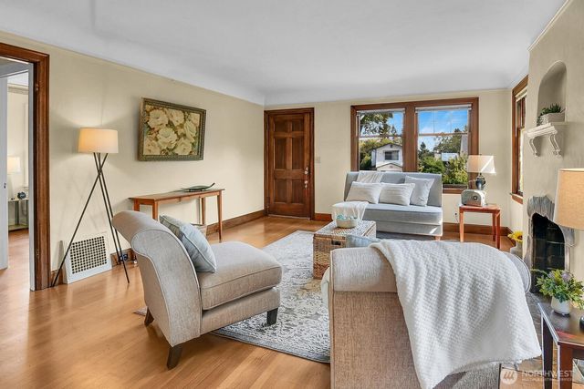9035 11th Avenue NW, Seattle, WA 98117