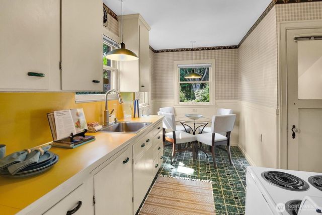9035 11th Avenue NW, Seattle, WA 98117