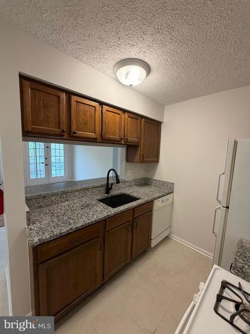 133 KENWOOD DR, Sicklerville, NJ 08081