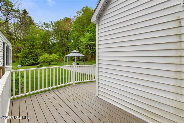 4224 NY 150, Sand Lake, NY 12196