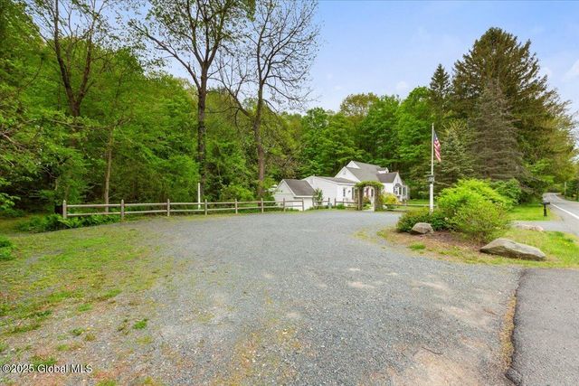 4224 NY 150, Sand Lake, NY 12196