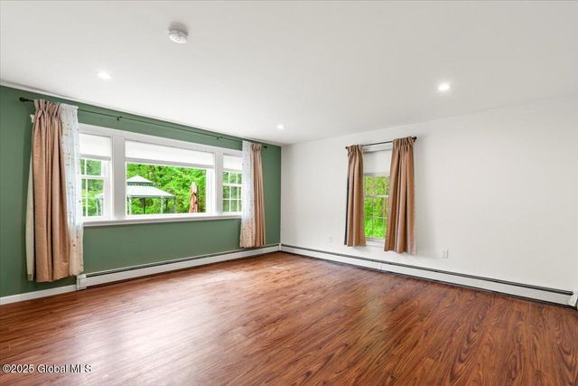 4224 NY 150, Sand Lake, NY 12196