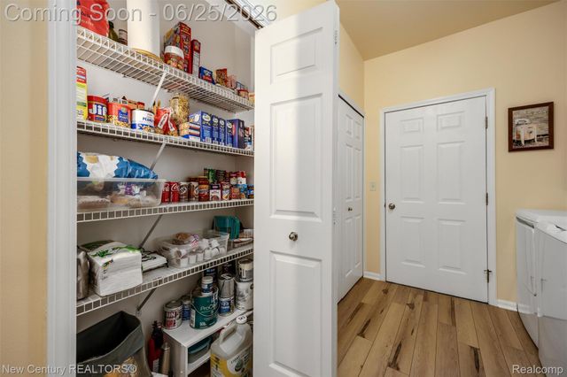 618 Belmonte Drive A, Waterford Charter Township, MI 48328