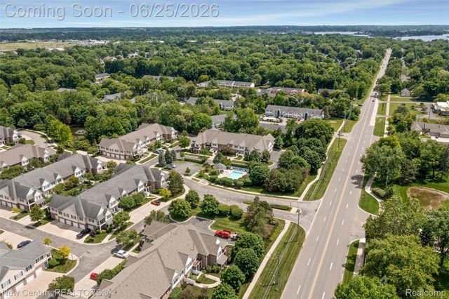 618 Belmonte Drive A, Waterford Charter Township, MI 48328