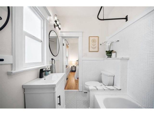 3326 S Logan St, Englewood, CO 80113