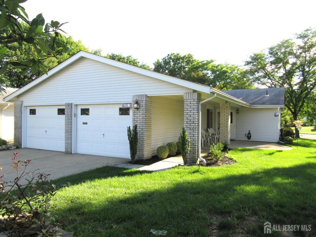 410 Genista Plaza B, Monroe, NJ 08831